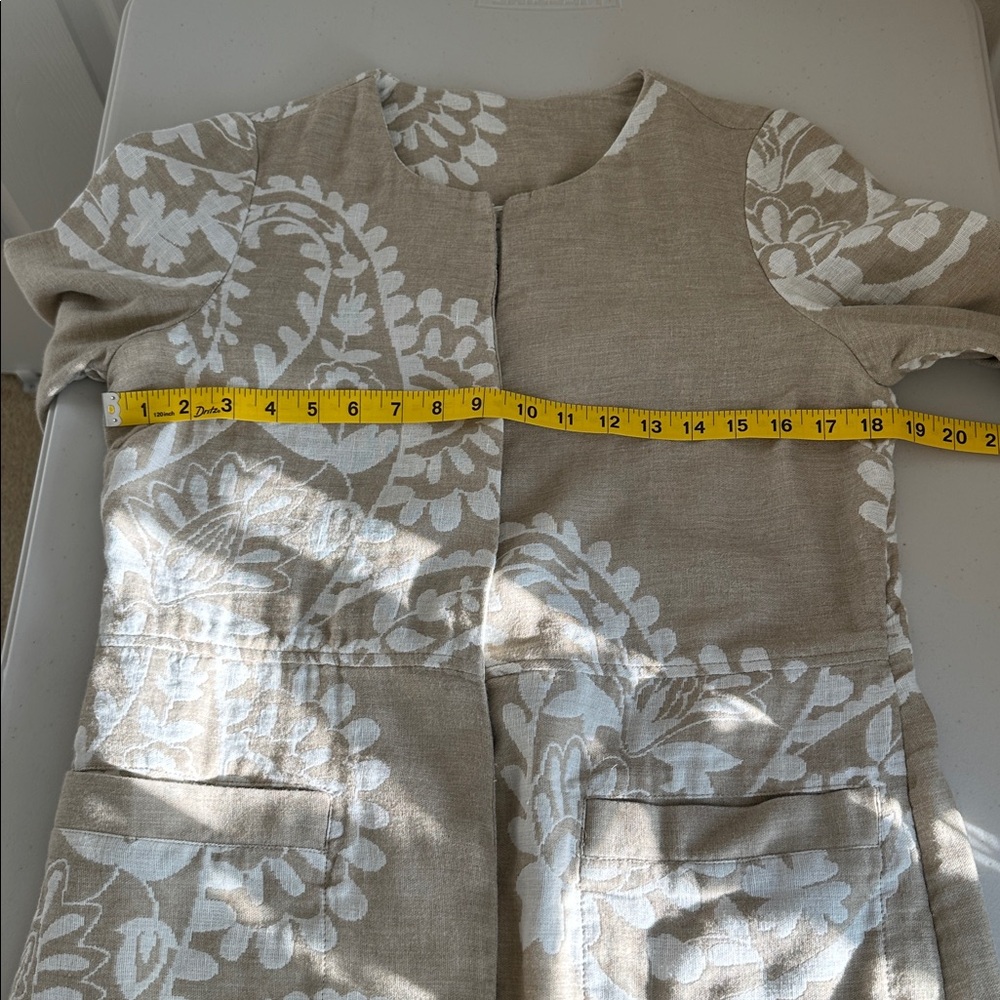 Versatile CHICO’S Linen Beige and White Floral Tunic, Blazer, or Jacket, Size 0. - Picture 8 of 13